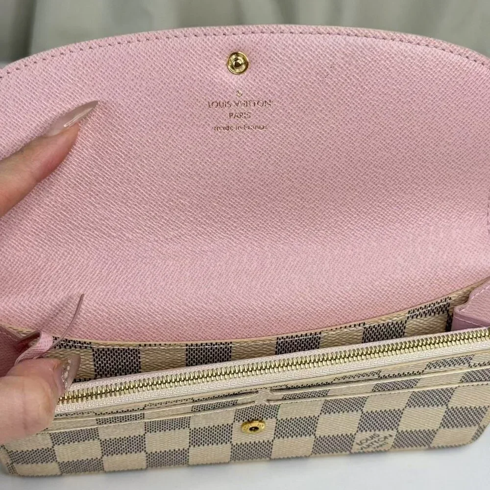 Louis Vuitton Damier Azur Wallet with Classic Checkerboard Design - Picture 7 of 7